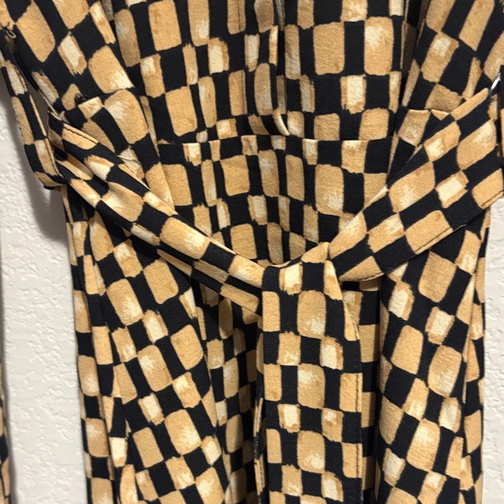 Checked Long-Sleeve button up Dress with Tie Belt in Black and Beige - Picture 4 of 5